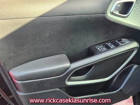 Used 2023 Kia Soul S FWD image 4