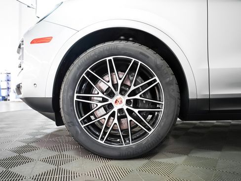 New 2026 Porsche Cayenne image 14