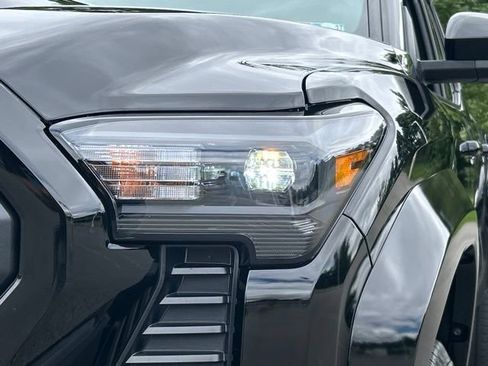 Used 2025 Toyota Tacoma TRD Sport AWD/4WD image 12