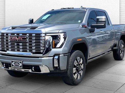 Used 2025 GMC Sierra 2500 Denali w/ Denali Reserve Package AWD/4WD image 11