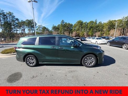 Used 2024 Toyota Sienna XLE w/ XLE Plus Package image 17