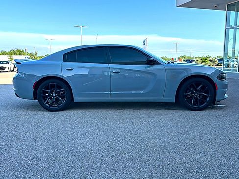 Used 2020 Dodge Charger SXT w/ Driver Convenience Group RWD image 5