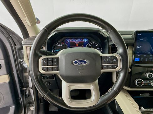 Used 2022 Ford Expedition Limited image 11