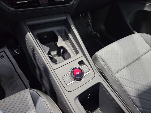 New 2026 Volkswagen Tiguan SE FWD image 23