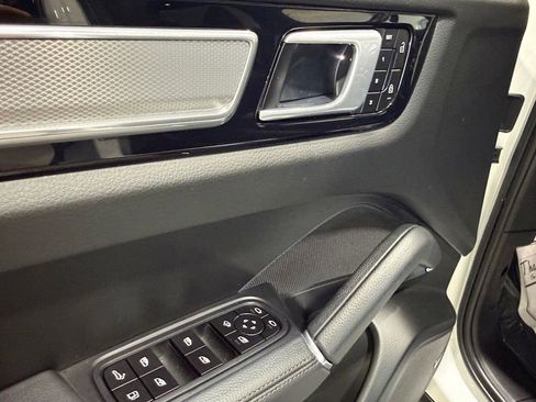 Used 2022 Porsche Cayenne Platinum Edition AWD/4WD image 23