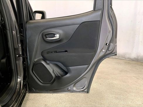 Used 2021 Jeep Renegade Latitude w/ Convenience Group image 23