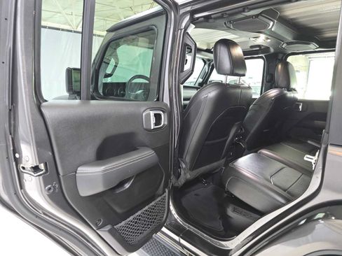 Used 2022 Jeep Wrangler Unlimited Sahara AWD/4WD image 16