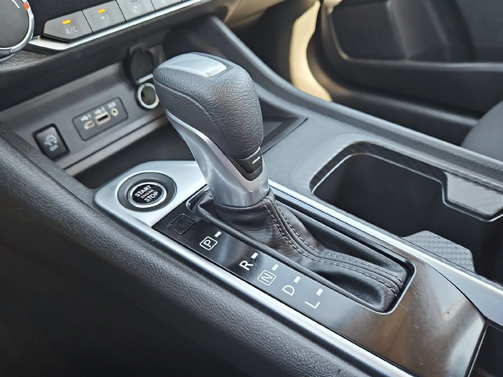 Used 2025 Nissan Sentra SV FWD image 20