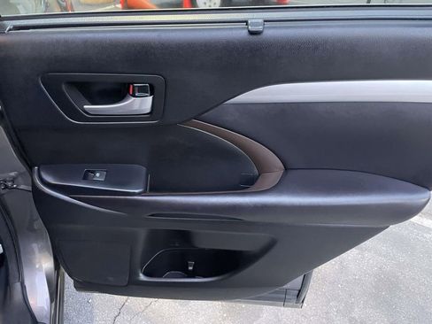 Used 2017 Toyota Highlander XLE image 45