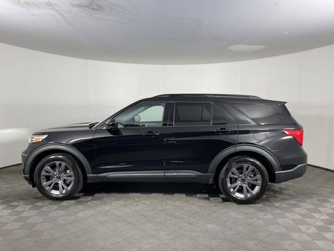 Used 2022 Ford Explorer XLT w/ Equipment Group 202A image 3