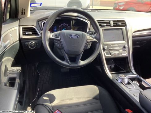 Used 2019 Ford Fusion SE image 10