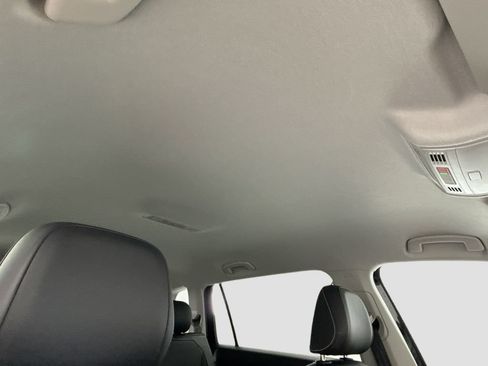 Used 2023 Volkswagen Tiguan SE FWD image 16