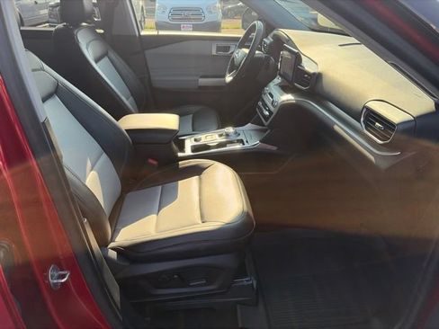 Used 2024 Ford Explorer XLT w/ Equipment Group 202A AWD/4WD image 33