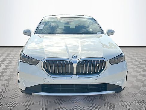 Used 2025 BMW i5 eDrive40i w/ Premium Package image 2