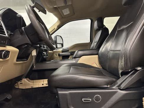 Used 2017 Ford F250 XLT w/ XLT Premium Package AWD/4WD image 27