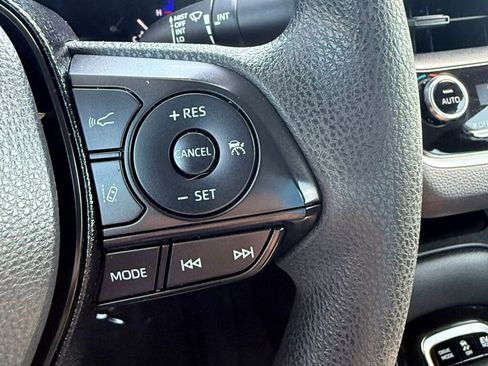 Used 2020 Toyota Corolla LE FWD image 28