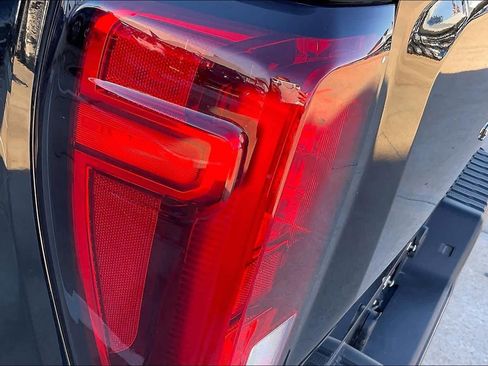 Used 2021 GMC Sierra 1500 Elevation w/ Preferred Package image 28