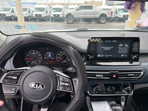 Used 2021 Kia Seltos S FWD image 11