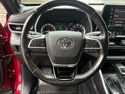 Used 2022 Toyota Highlander XSE image 17