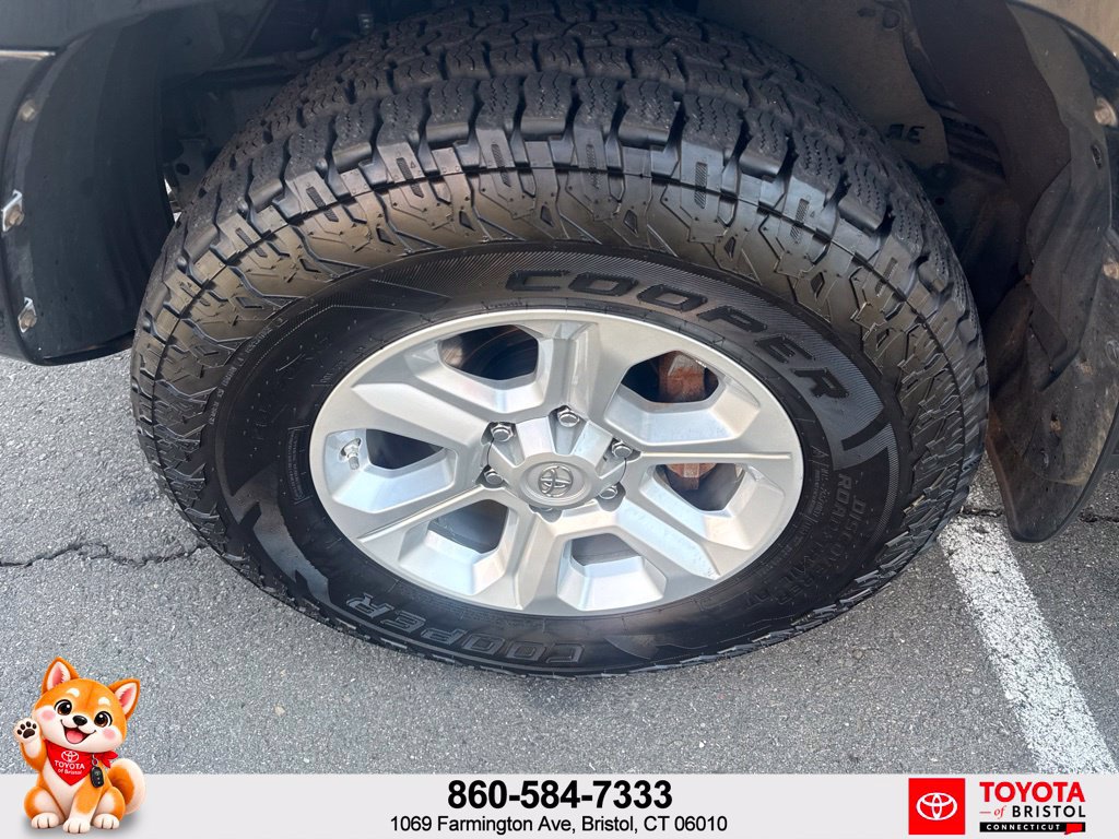 Used 2017 Toyota 4Runner SR5 AWD/4WD image 13