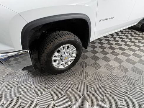 Used 2024 Chevrolet Silverado 3500 LT AWD/4WD image 9