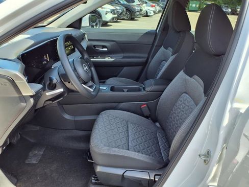 New 2025 Nissan Kicks SV w/ SV Premium Package image 12