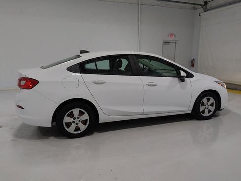 Used 2018 Chevrolet Cruze LS FWD image 10
