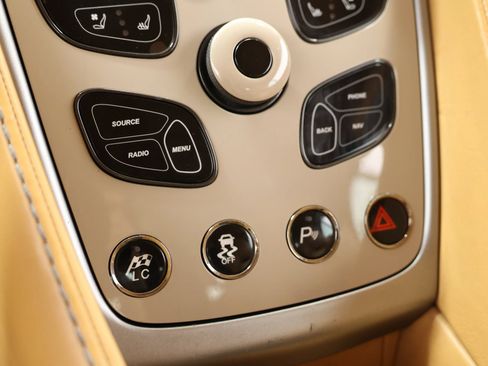 Used 2015 Aston Martin Vanquish Volante RWD image 34