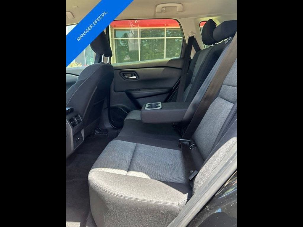 Used 2024 Nissan Rogue SV AWD/4WD image 12