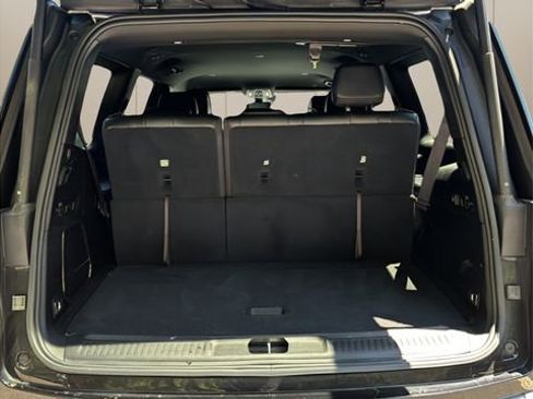 Certified 2024 Jeep Wagoneer Series II w/ Flexible Seating Group RWD image 5