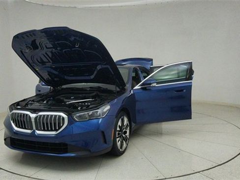 Used 2024 BMW 530i xDrive 530i xDrive w/ Premium Package image 72