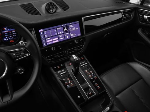 Certified 2026 Porsche Macan image 35