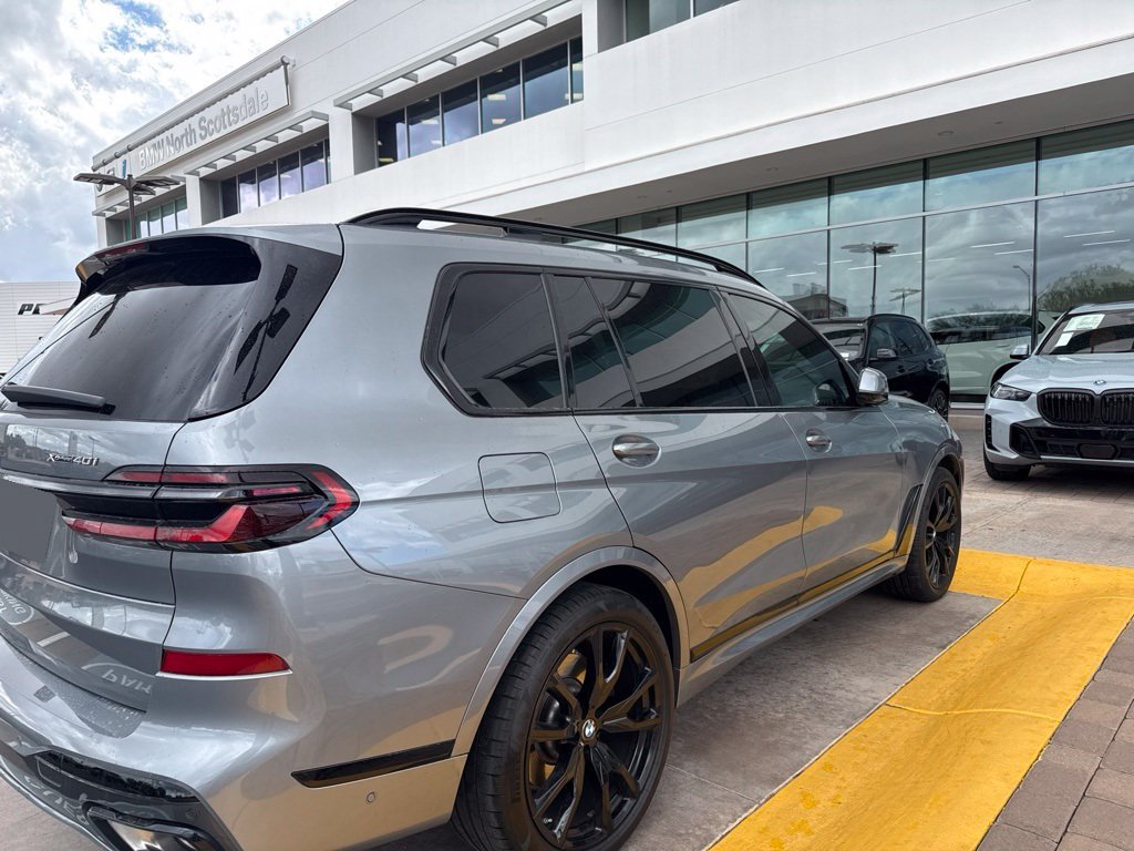 Used 2025 BMW X7 xDrive40i w/ M Sport Package AWD/4WD image 6