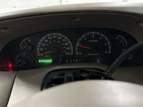 Used 2002 Ford F150 XLT AWD/4WD image 12