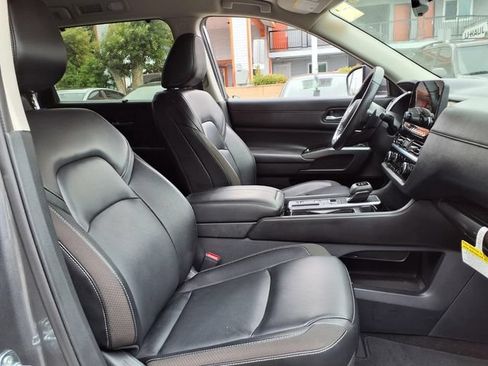 Used 2024 Nissan Pathfinder SL FWD image 26