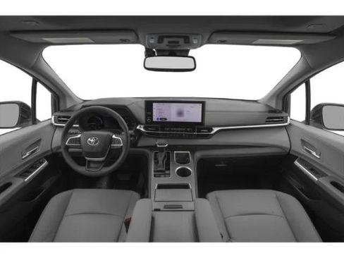 Used 2025 Toyota Sienna XLE image 7