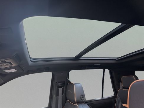 Used 2021 GMC Yukon AT4 w/ Technology Package image 19