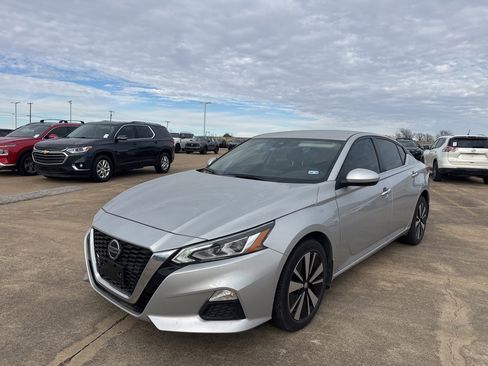 Certified 2022 Nissan Altima 2.5 SV image 3