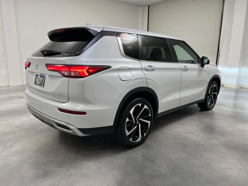 Used 2024 Mitsubishi Outlander SE AWD/4WD image 9