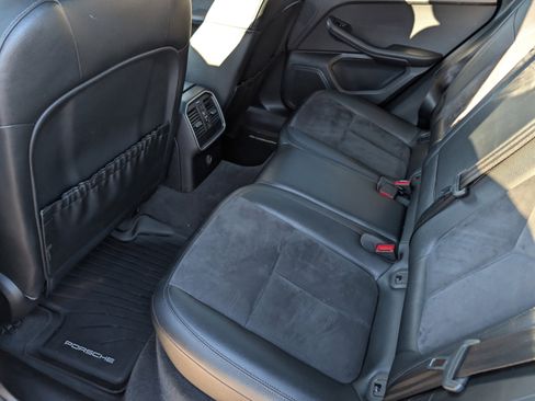 Used 2017 Porsche Macan image 12