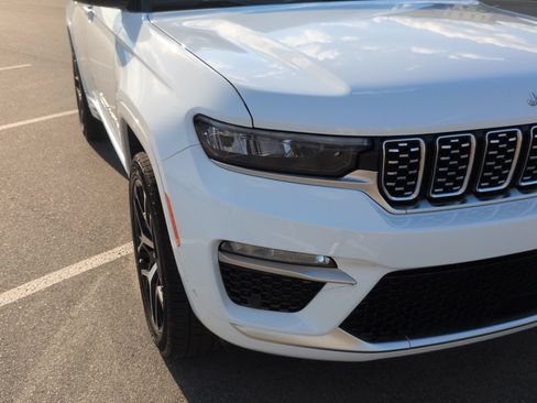 Used 2024 Jeep Grand Cherokee Summit AWD/4WD image 10