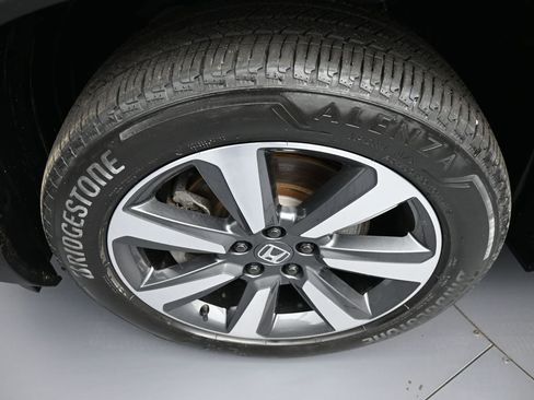 Used 2024 Honda Pilot Touring image 14