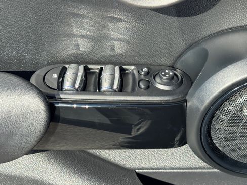 Used 2019 MINI Cooper S w/ Premium Package image 17