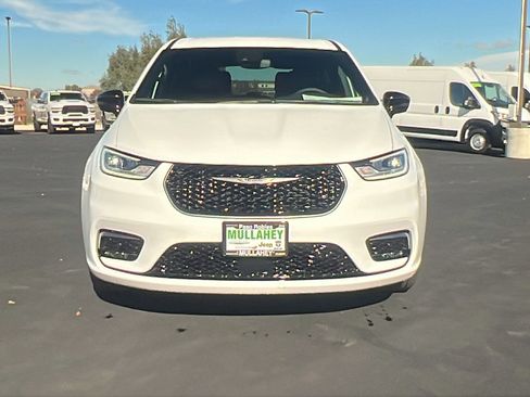 New 2026 Chrysler Pacifica Select image 8