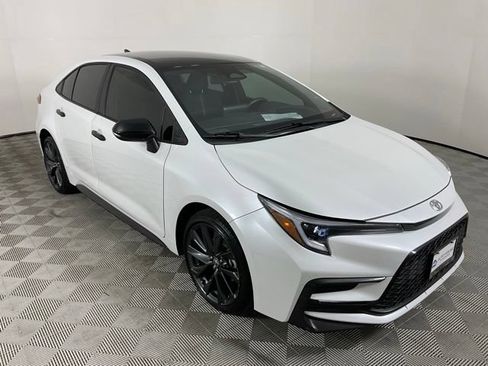 Used 2025 Toyota Corolla SE FWD image 13