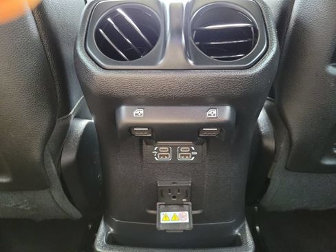 Used 2019 Jeep Wrangler Unlimited Rubicon AWD/4WD image 11