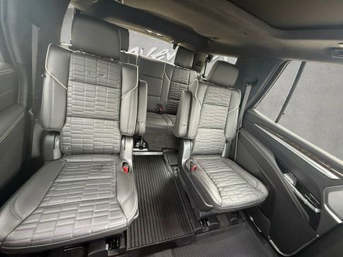 Certified 2026 Cadillac Escalade Platinum Sport w/ LPO, ONYX Package AWD/4WD image 18