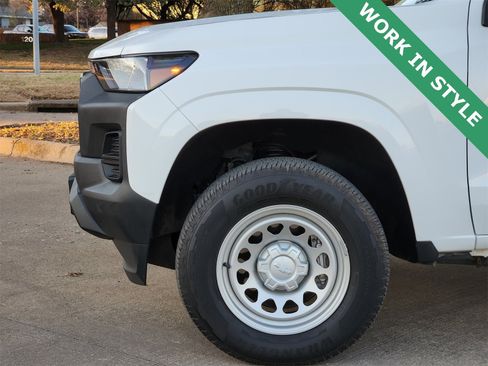 Used 2025 Chevrolet Colorado W/T w/ Advanced Trailering Package image 9