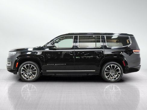 Used 2023 Jeep Grand Wagoneer Series III AWD/4WD image 2