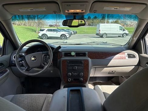 Used 2007 Chevrolet Suburban LT image 19